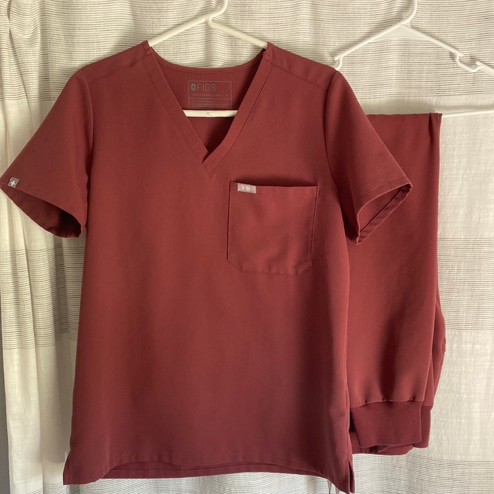 Figs women’s scrubs dark cherry